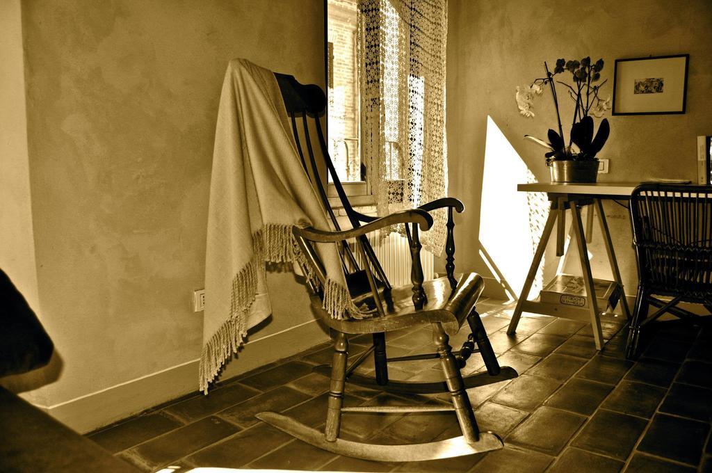 Pomarancio Bnb Saludecio Camera foto