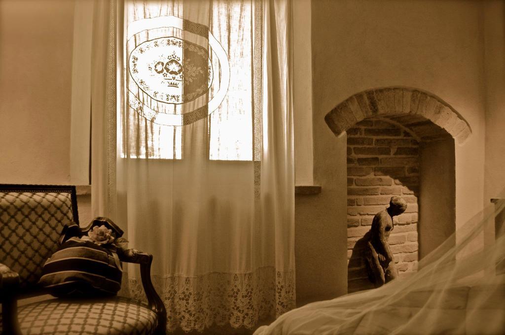 Pomarancio Bnb Saludecio Camera foto